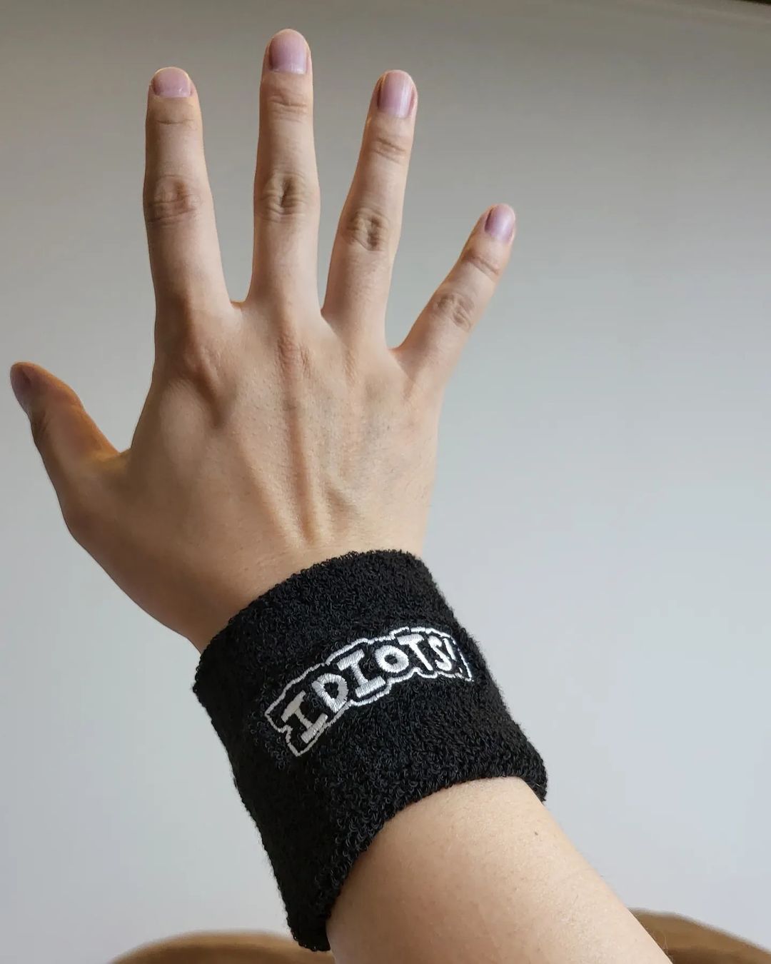 이디어츠 로고 아대